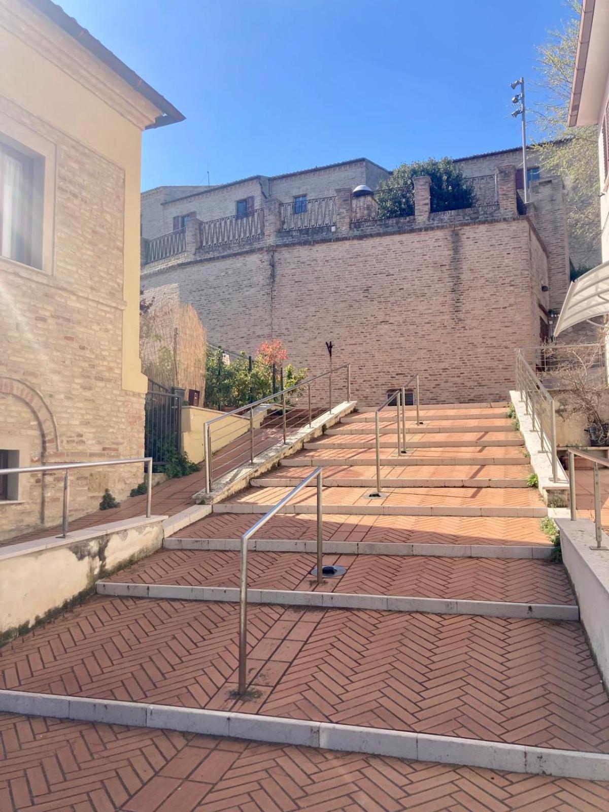 B&B Residenza Leonardo Falconara Marittima Dış mekan fotoğraf
