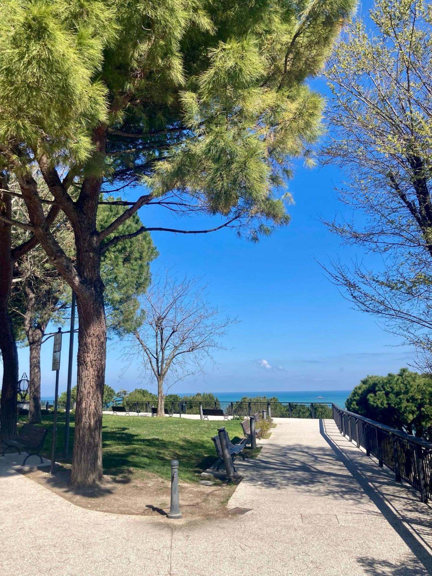 B&B Residenza Leonardo Falconara Marittima Dış mekan fotoğraf